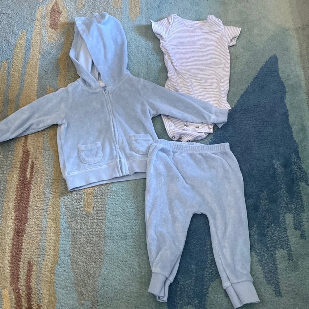 Carter’s 6-9 month bear outfit